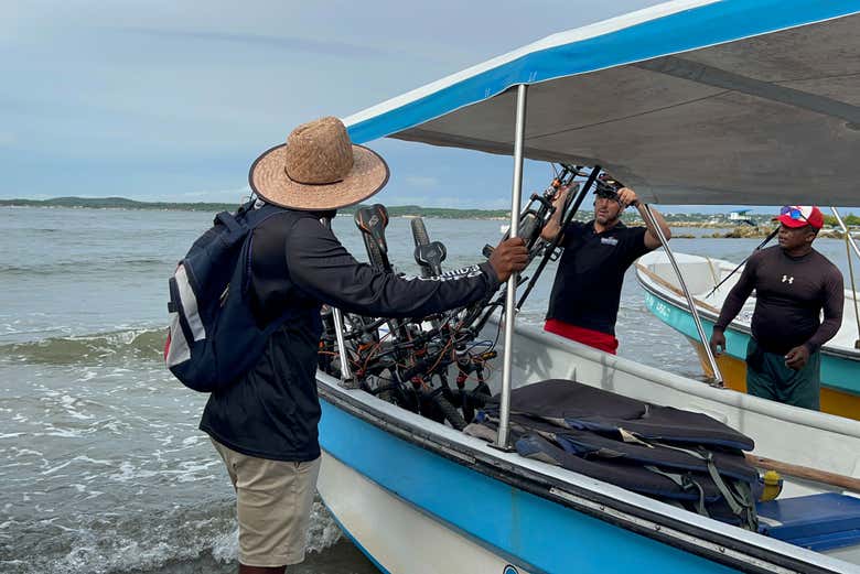 Travel to Tierra Bomba by speedboat