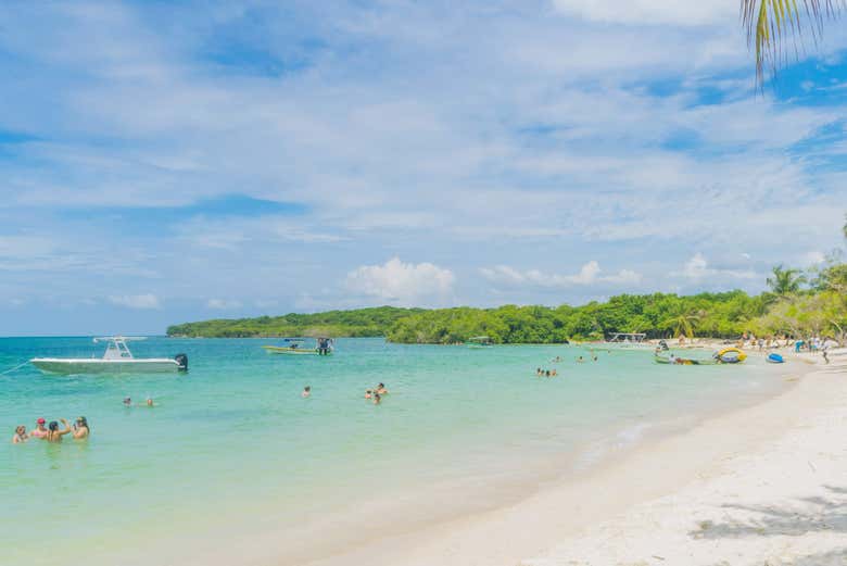 Praias com águas cristalinas