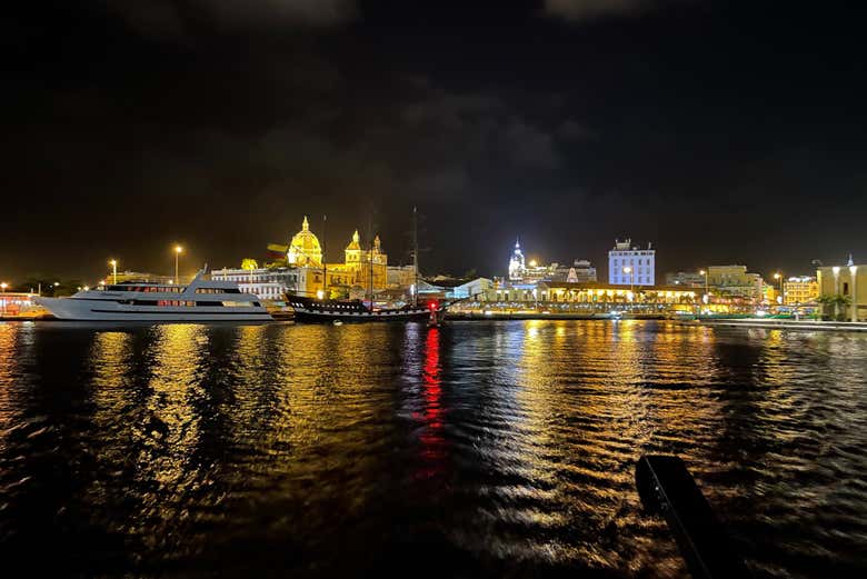 Acercándonos al muelle en el centro histórico