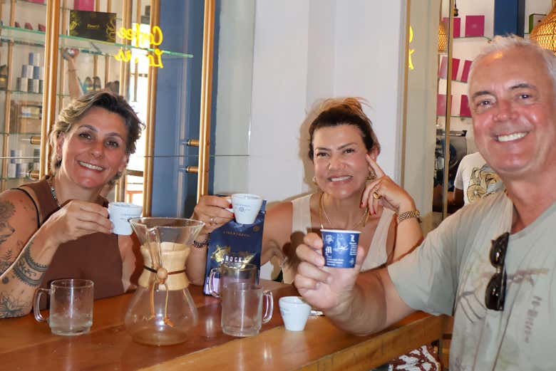 Probando el delicioso café de Cartagena