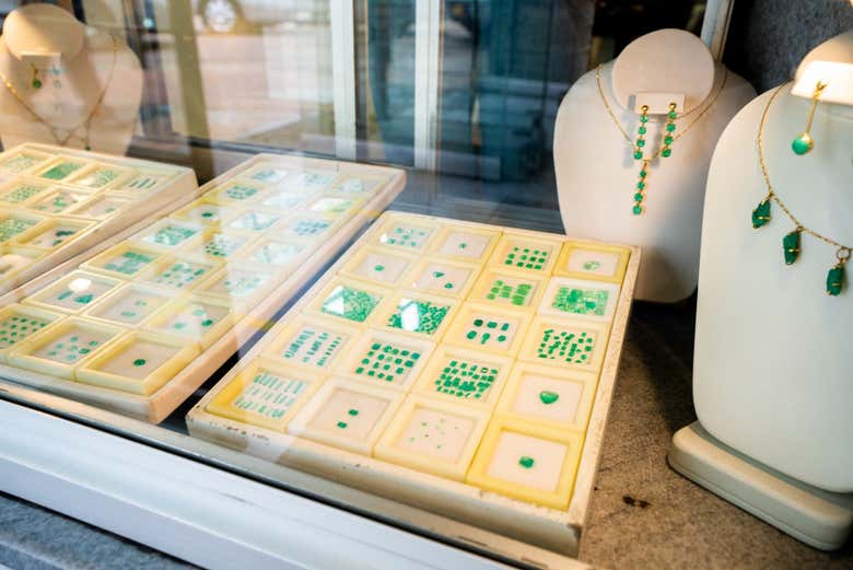 We'll learn how to distinguish between different emeralds