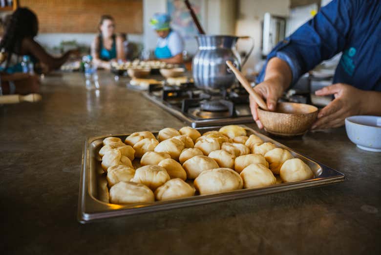 Deliciosos pandebonos listos para ser horneados 