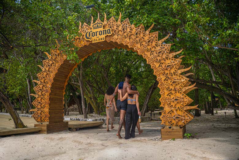 Disfrutaréis de la playa de la isla Corona