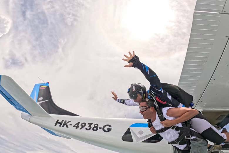 Viviendo la emoción del salto en paracaídas en Cartagena
