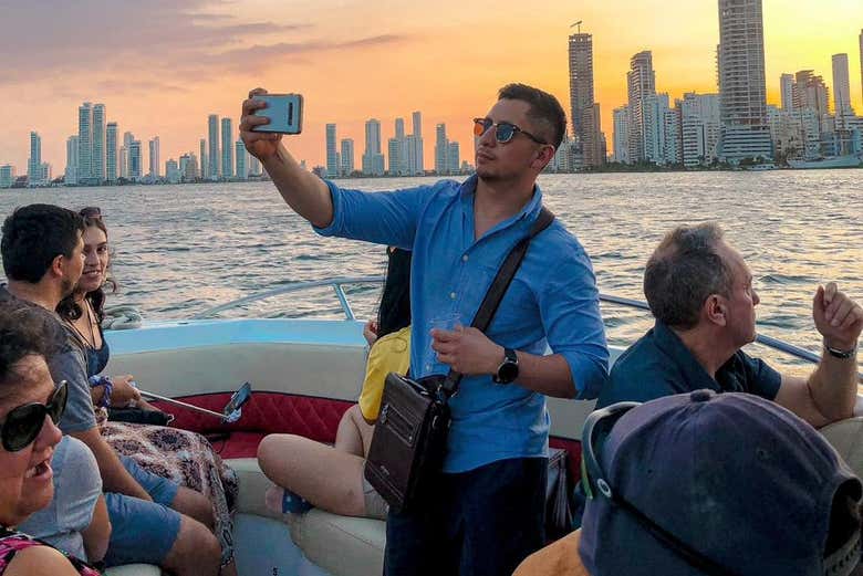 Selfie al atardecer junto a la bahía de Cartagena de Indias