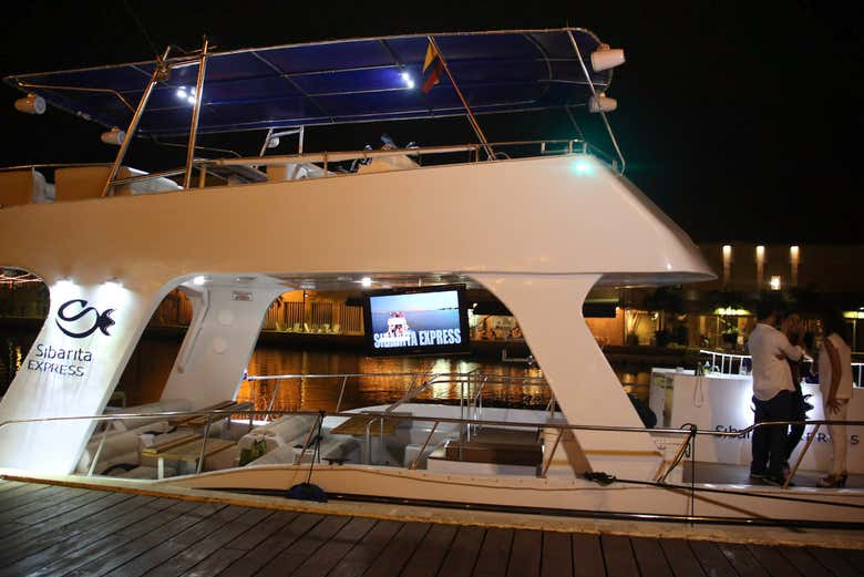 O barco Sibarita na doca