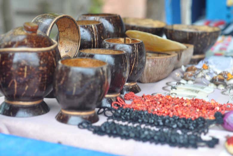 Artesanato elaborado por mulheres e suas famílias