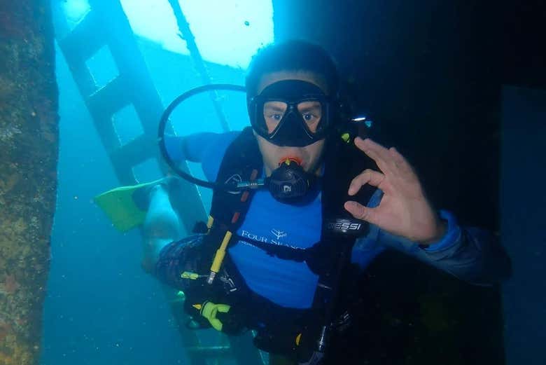 Accessing a sunken boat