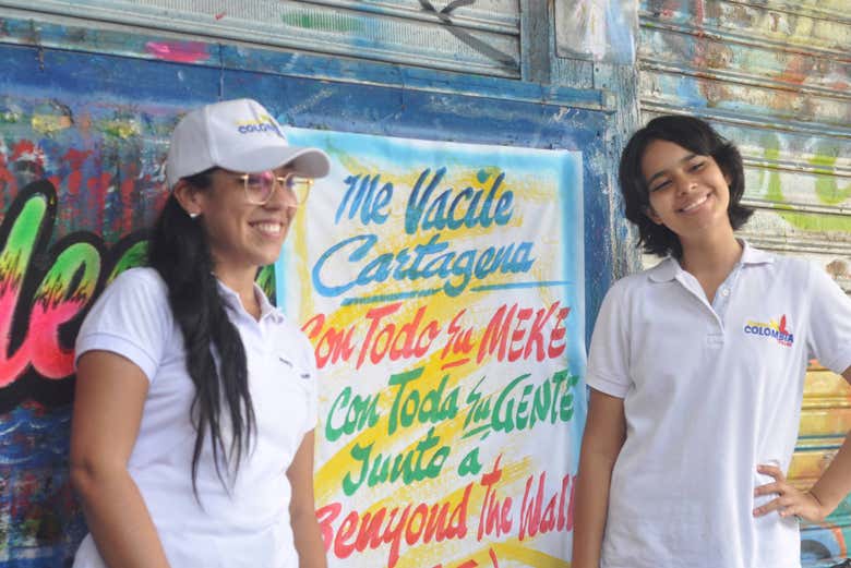 Guías durante el recorrido en el mercado