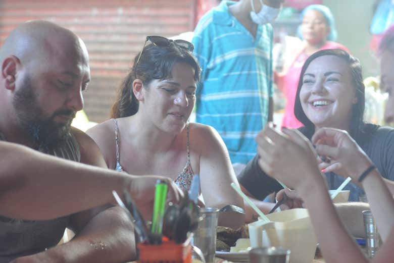 Gustando una colazione locale