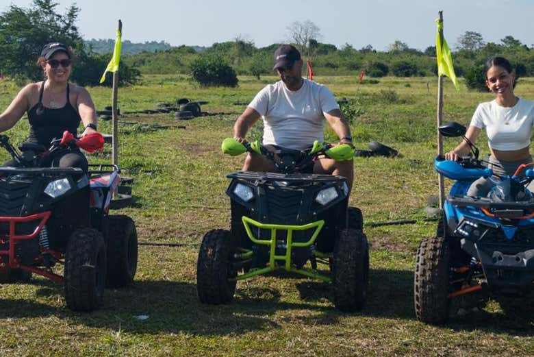 Recorriendo en quad la finca Macondo