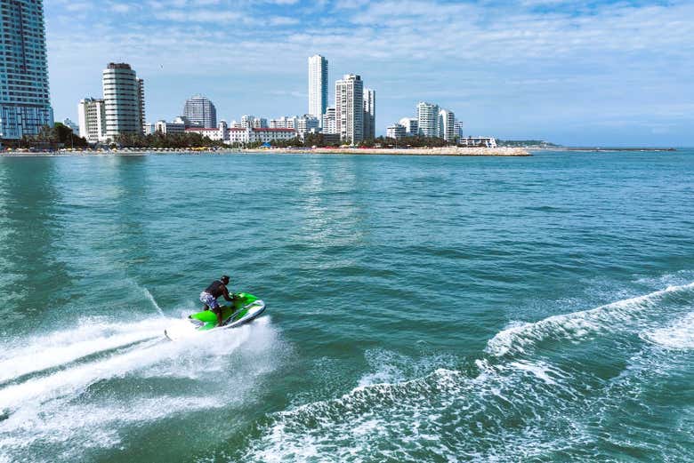 Recorriendo las aguas de Cartagena de Indias en moto de agua