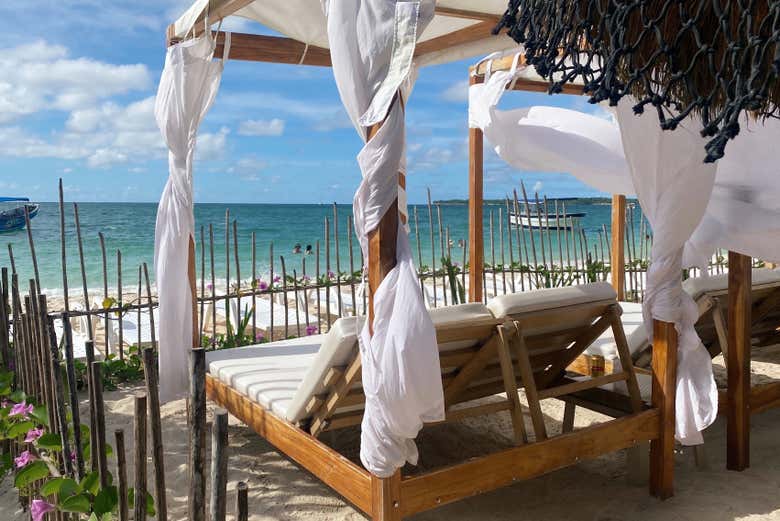 Hora de relajarse en el club de playa