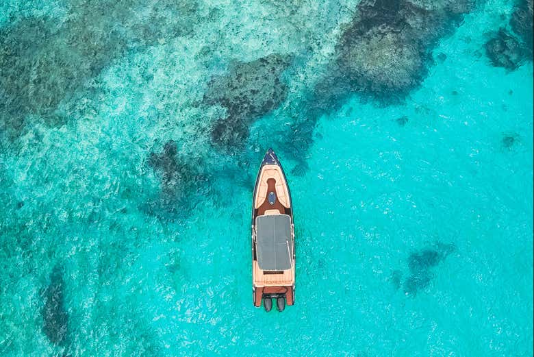 Vistas aéreas del barco en el que navegaréis
