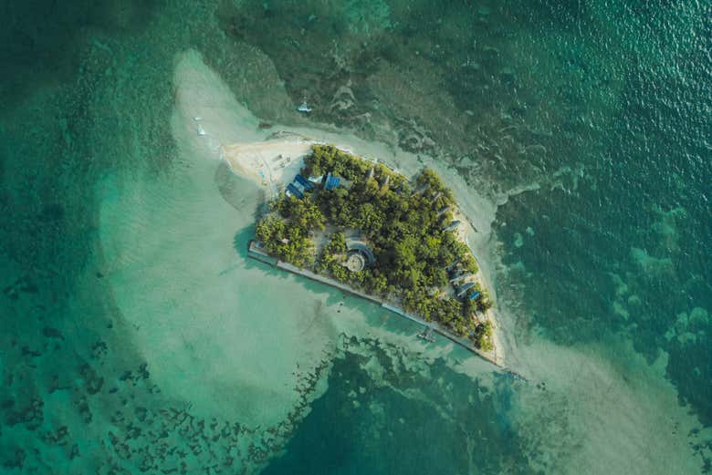 Vistas aéreas de la isla Corona, en las islas del Rosario