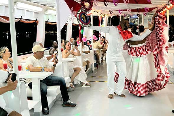 Festa noturna de barco por Cartagena