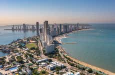 Paseo en helicóptero + Fiesta caribeña en barco