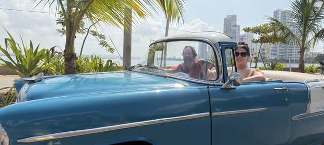 Sessão de fotos em carro clássico