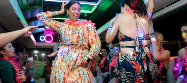 Tour en chiva rumbera por Cartagena + Fiesta en una discoteca, Cartagena de  Indias