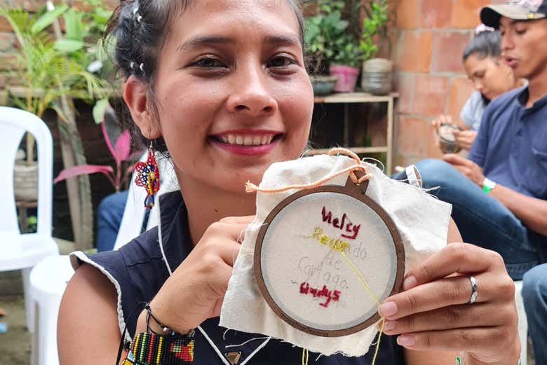 Bordando na oficina de Cartago