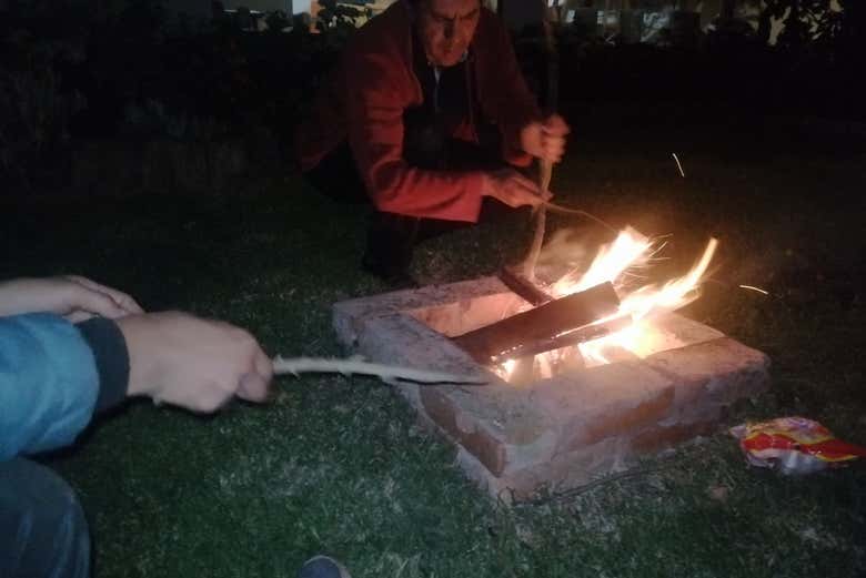 Fazendo um churrasco