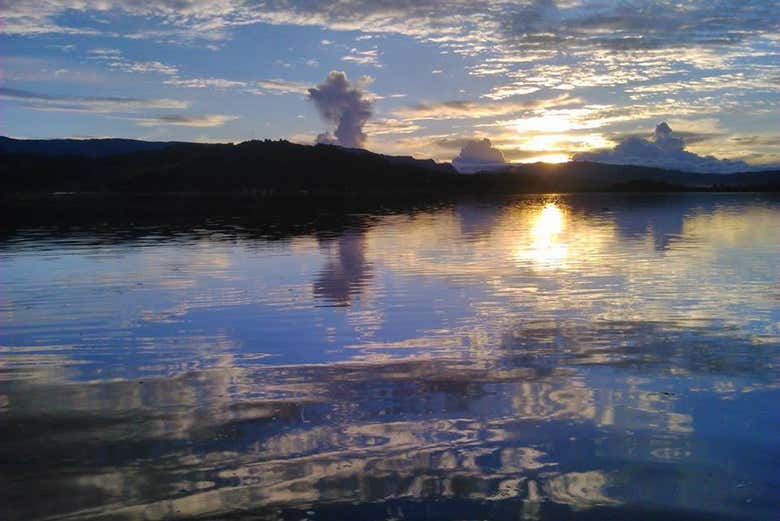 Coucher de soleil à la lagune de Fúquene 