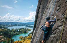 Escalada en la Piedra del Peñol