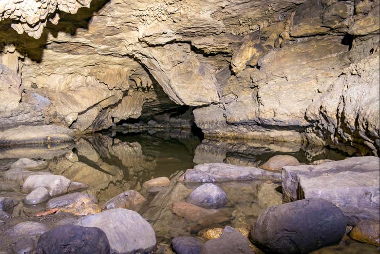 Pareti rocciose della grotta