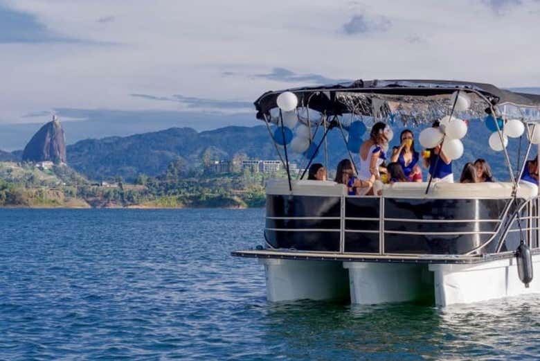 Sailing on the Guatapé reservoir