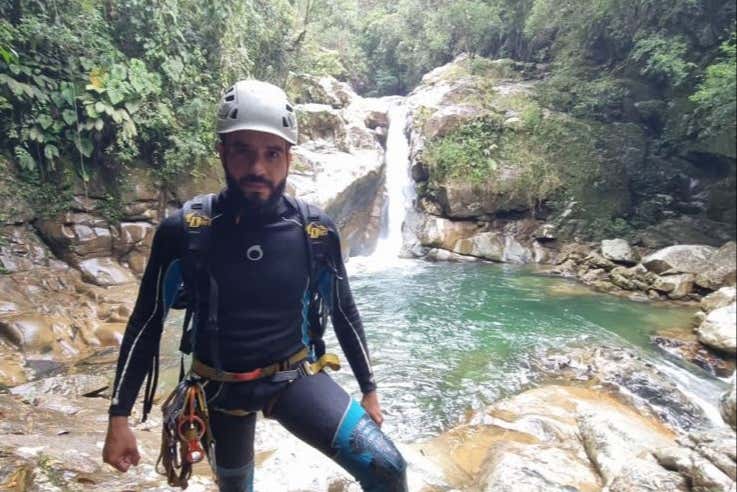 Una foto del recuerdo en el río Guatapé