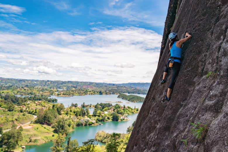 Escalada con vistas impresionantes de Guatapé