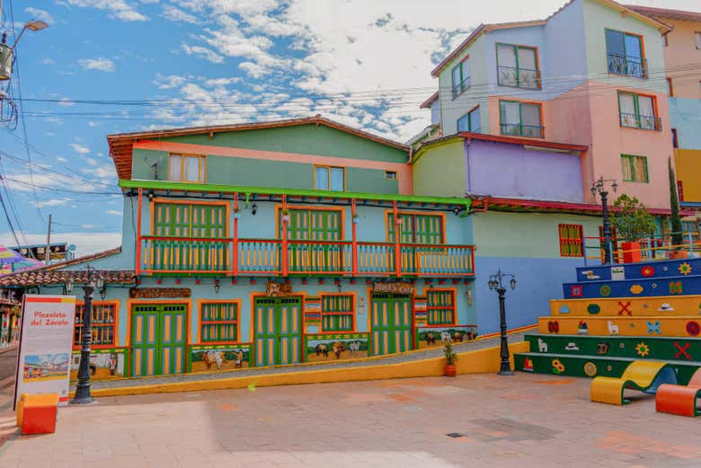 Plazoleta del Zócalo, en Guatapé