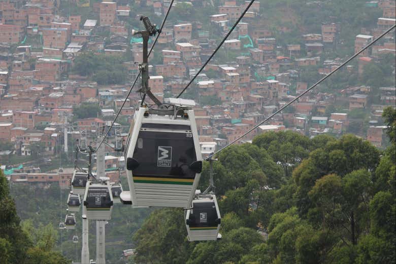 Viajando no metrocable de Medellín