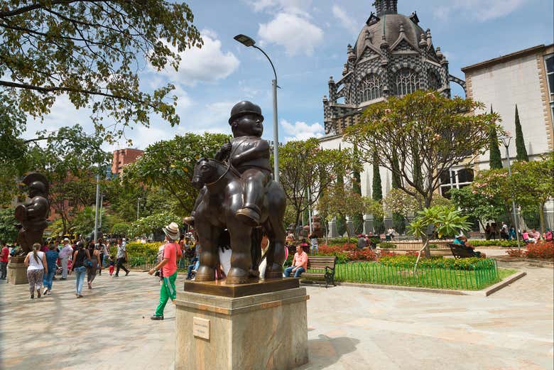 Conhecendo a praça dedicada a Botero