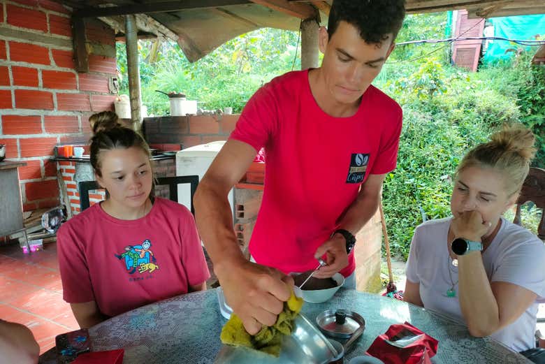Dégustation de café colombien intense