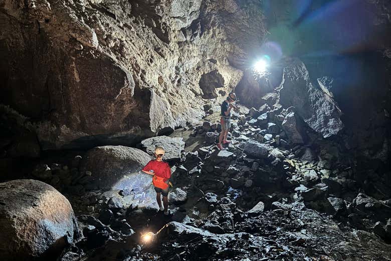 Recorriendo las cavernas Cacique Guatapé