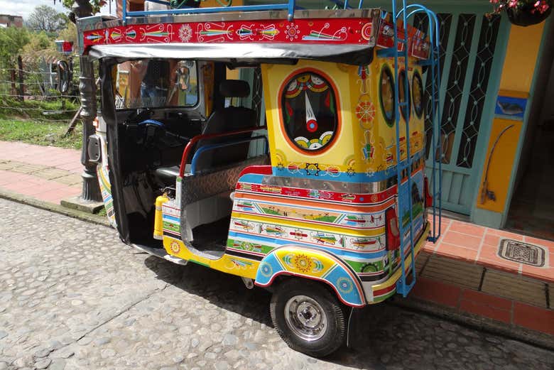 Tuk tuk, también llamado motochiva, en Guatapé