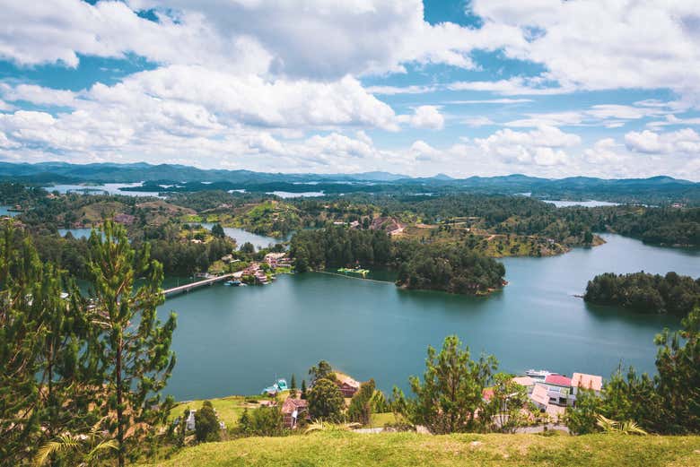 A panaoramic view of Guatapé