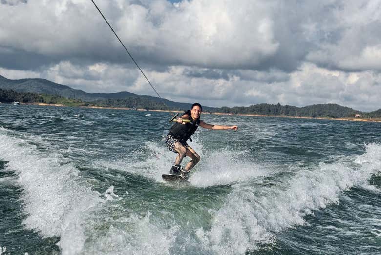 Wakeboard dans le sillage du bateau
