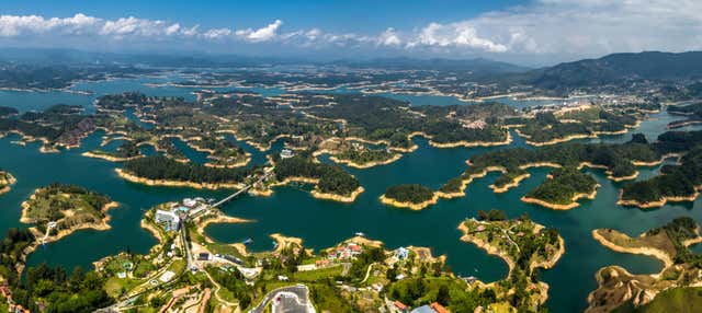Passeio de helicóptero sobre Guatapé