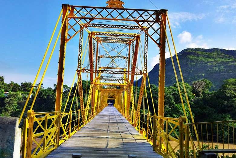 Cruzaremos por el puente Navarro