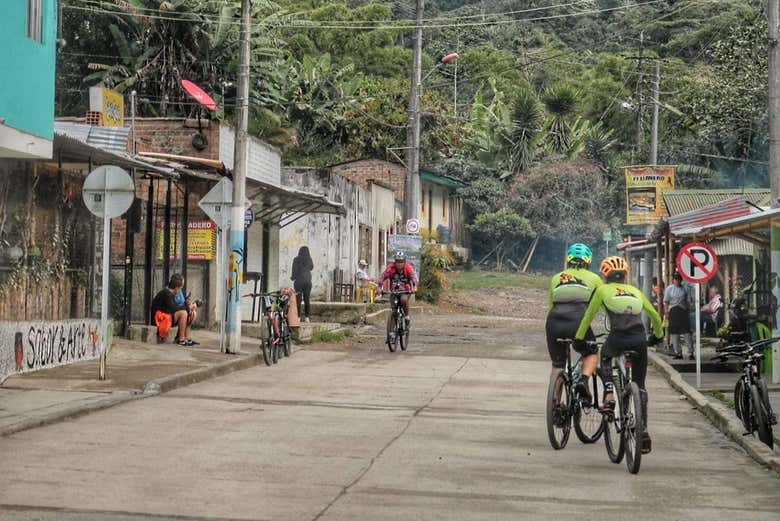 Adentrándonos en el cañón del Combeima con las bicicletas