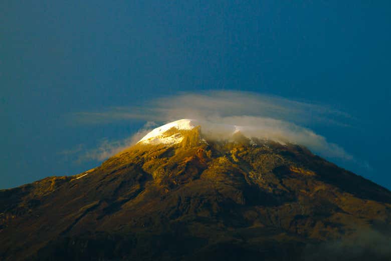 Volcán Tolima desde el cañón de Combeima