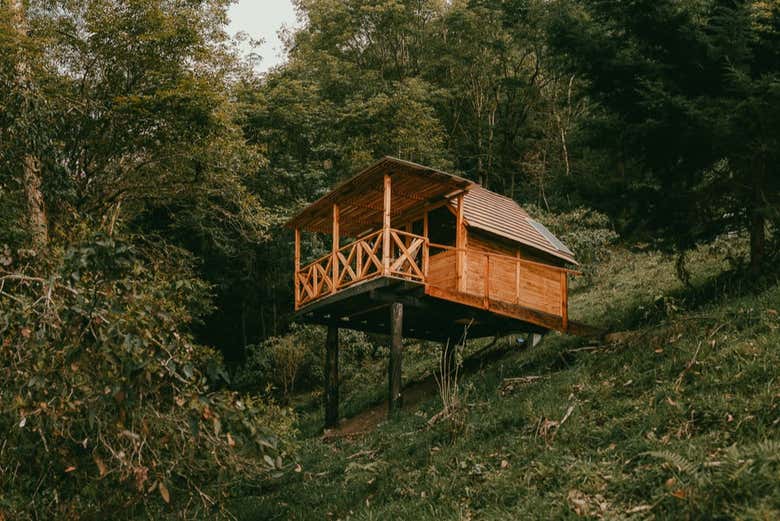 Una casa en mitad de la montaña