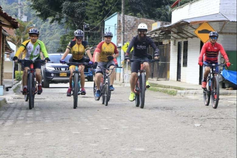 Disfrutando del tour en bicicleta