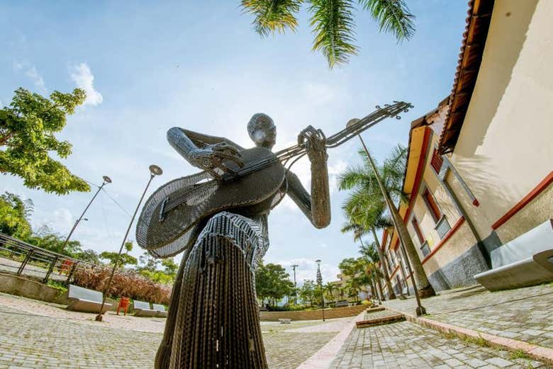 Estatua de una guitarrista