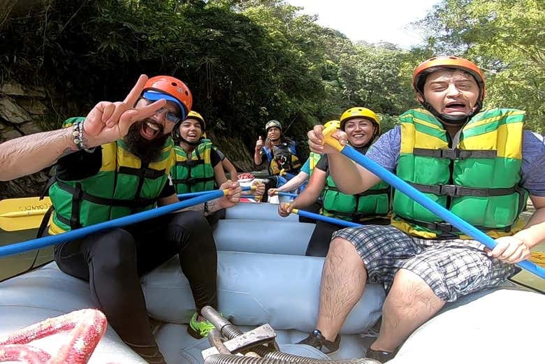 Remontando los rápidos del río Coello