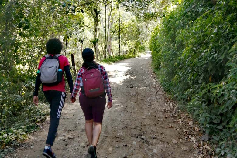 Senderismo por la cascada La Plata