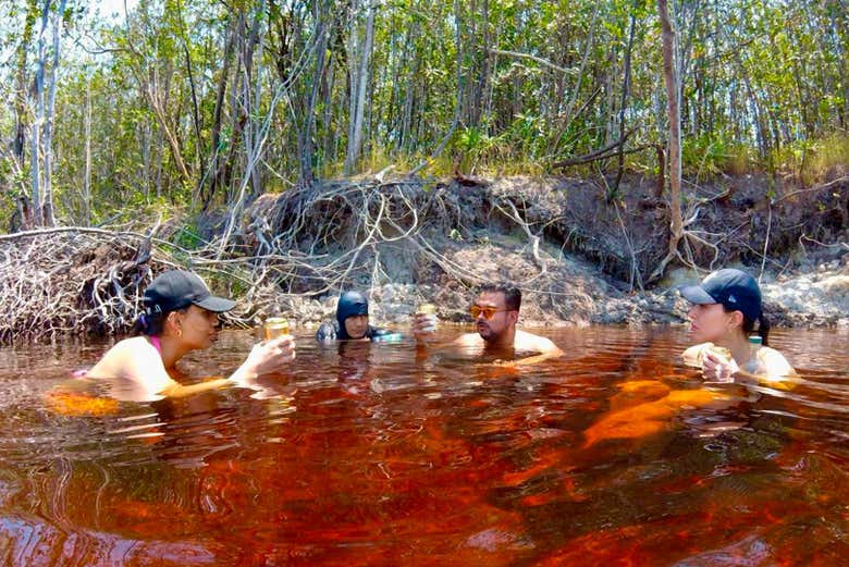 Bañándonos en el caño San Joaquín