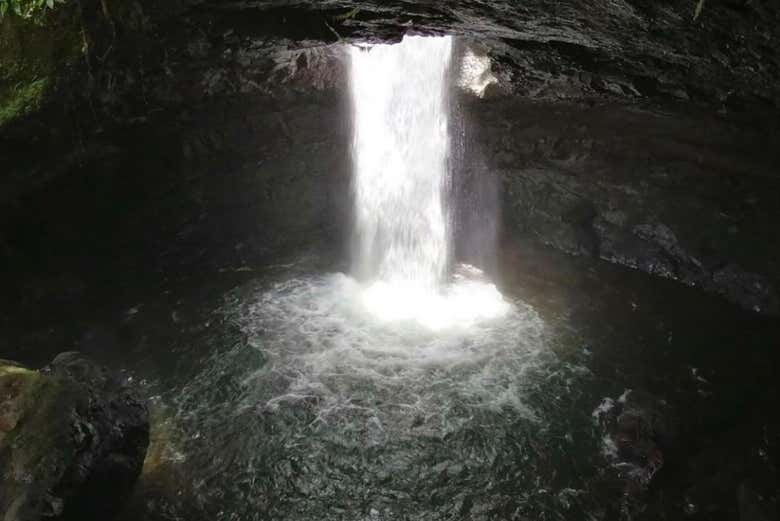 La espectacular caída de agua